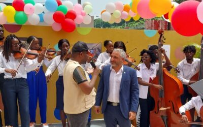 A Escola de Arte Orquestra Sinfónia Camunga celebra as doações da SISTEC
